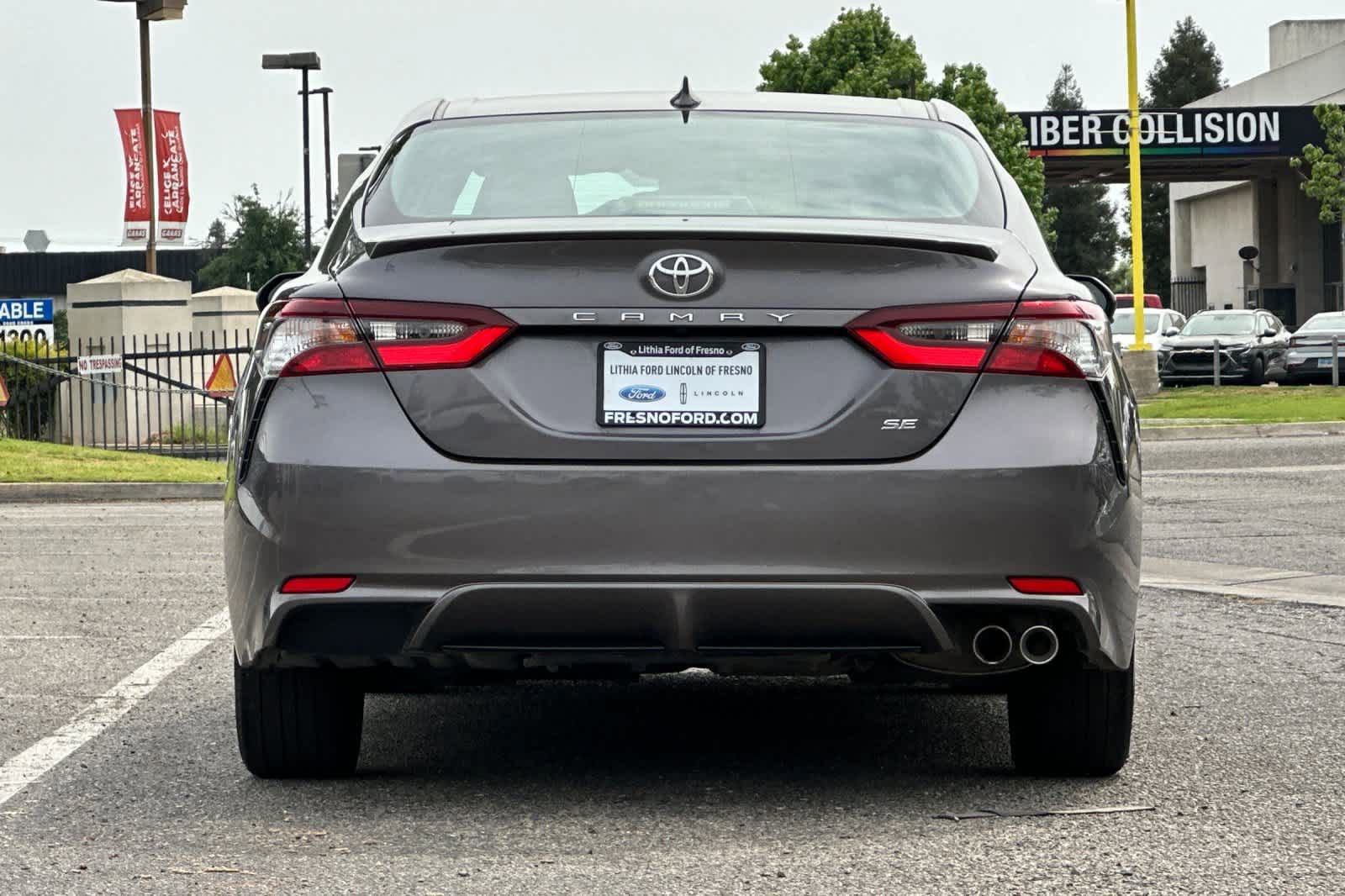 Used 2023 Toyota Camry SE image 4