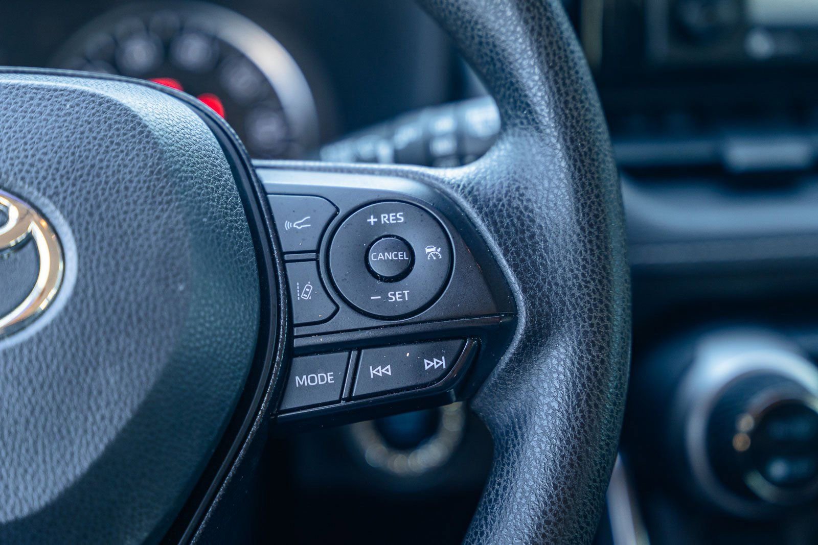 Used 2020 Toyota RAV4 XLE image 27