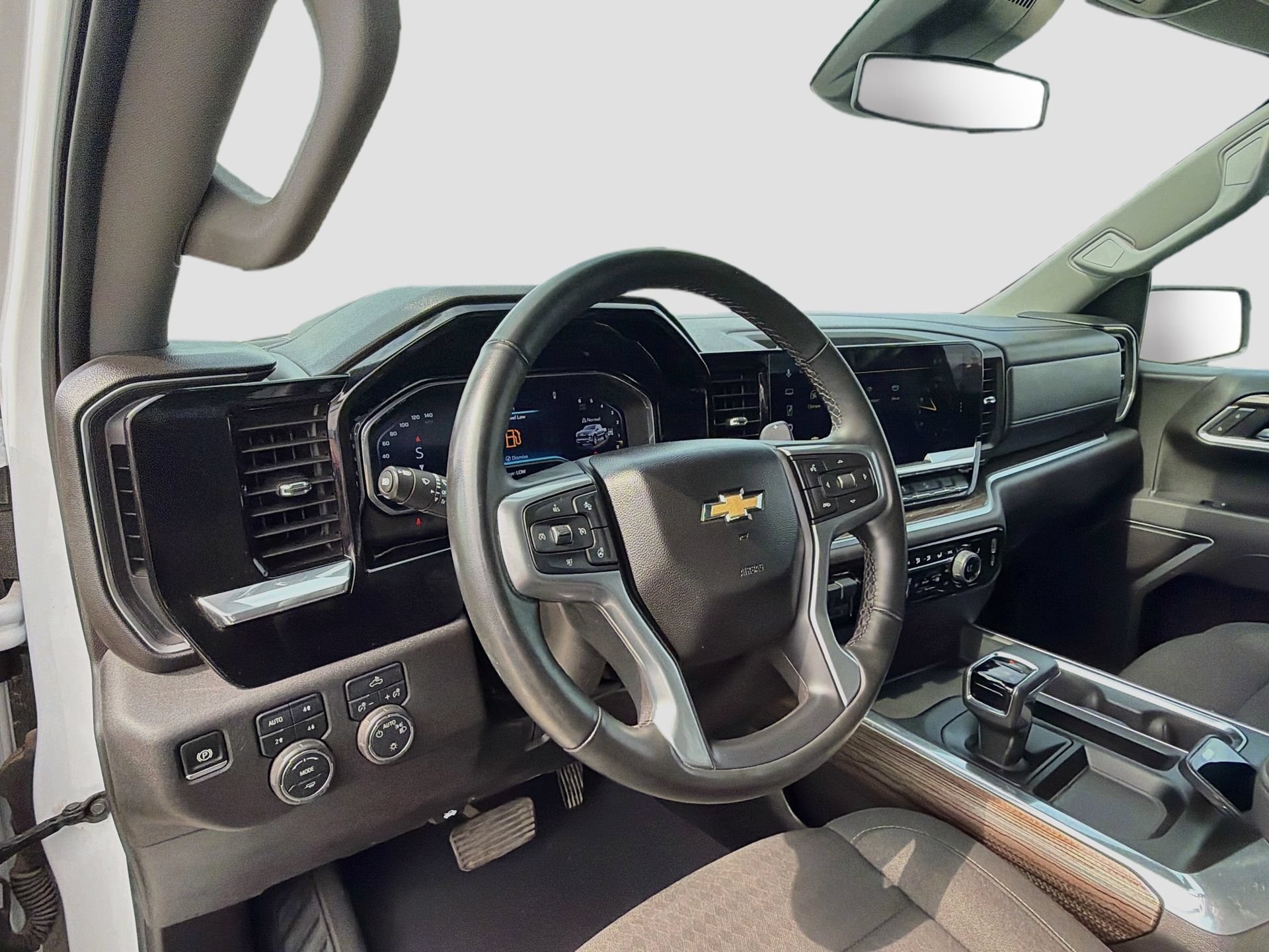 Used 2025 Chevrolet Silverado 1500 LT AWD/4WD image 15