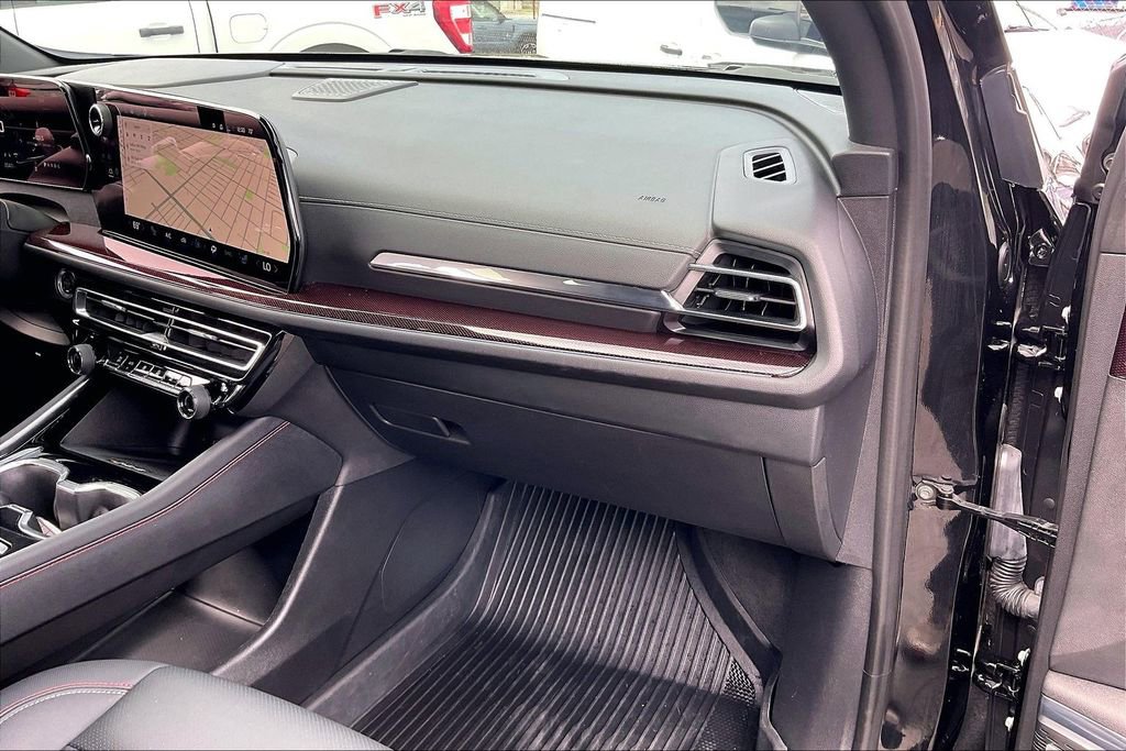 Used 2025 Chevrolet Traverse Z71 w/ Enhanced Driving Package AWD/4WD image 15