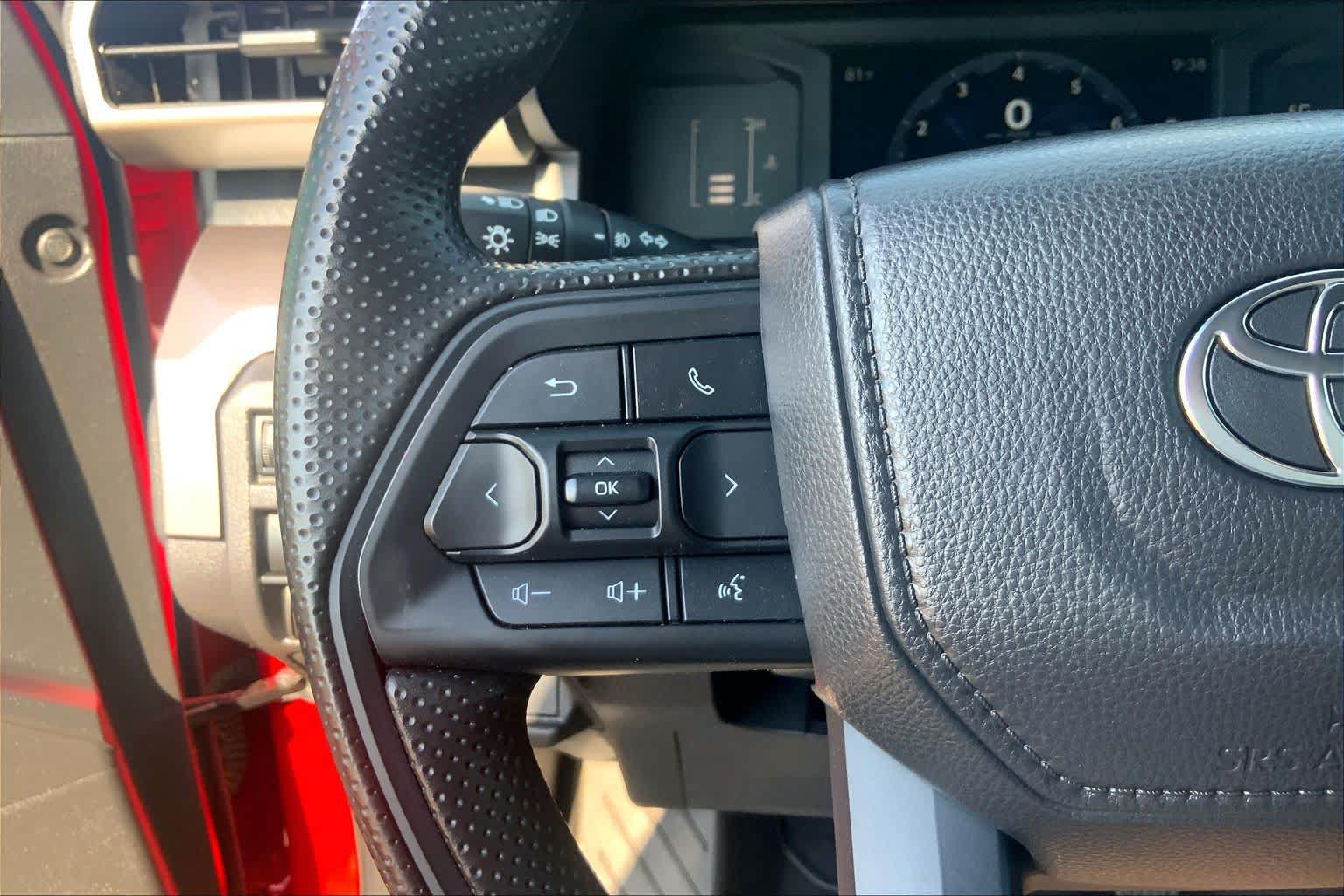 Used 2025 Toyota Tacoma SR5 AWD/4WD image 24