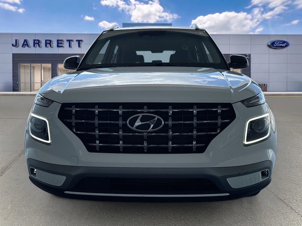 Used 2024 Hyundai Venue Limited FWD image 2