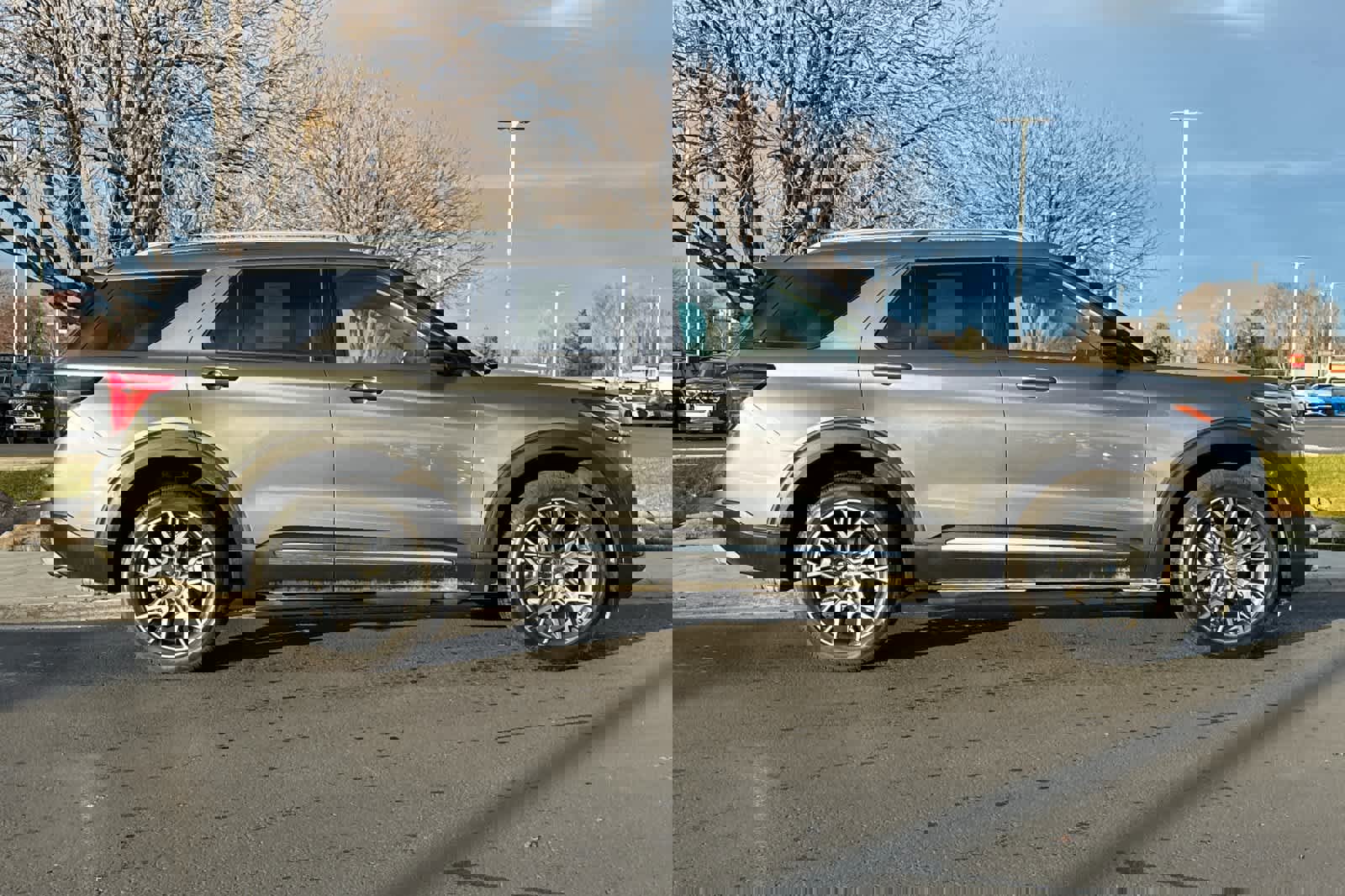 Certified 2025 Ford Explorer Platinum w/ Ultimate Package image 6