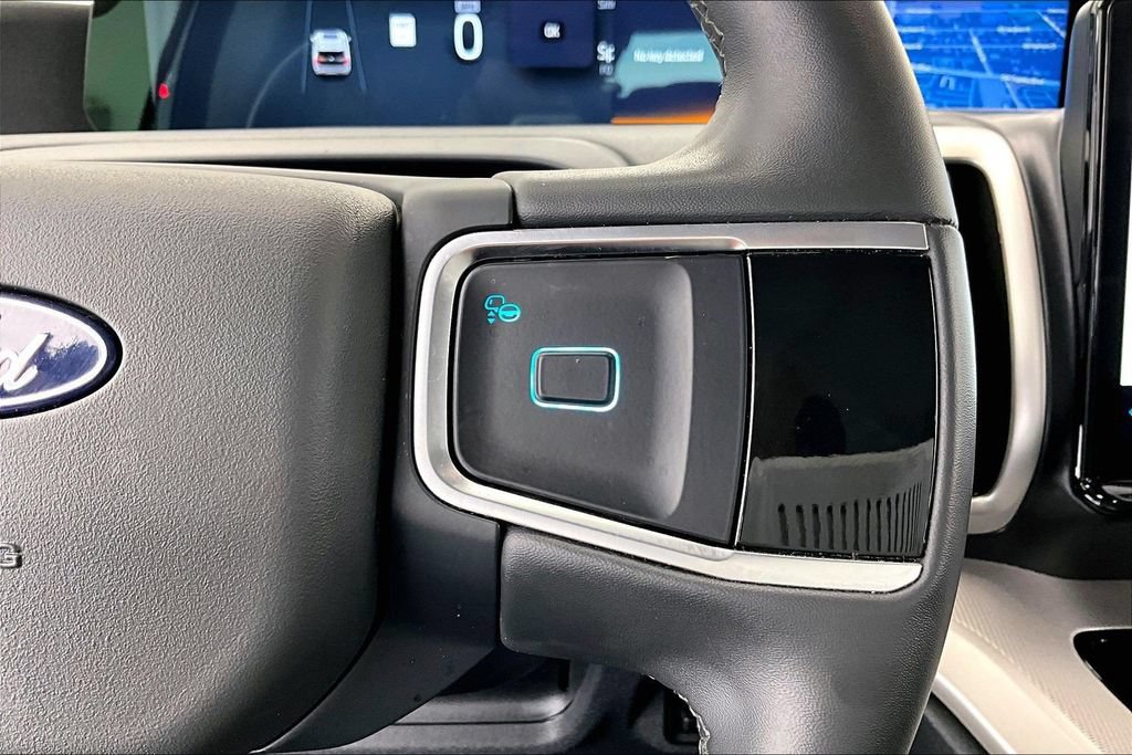 Certified 2025 Ford Expedition Active AWD/4WD image 19
