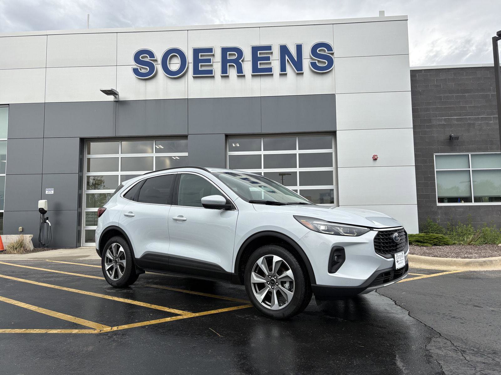 Certified 2025 Ford Escape Platinum AWD/4WD image 1