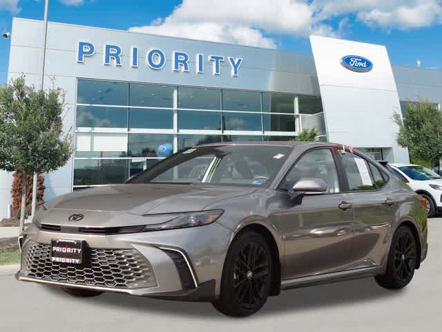 Used 2025 Toyota Camry SE w/ Convenience Package FWD image 1