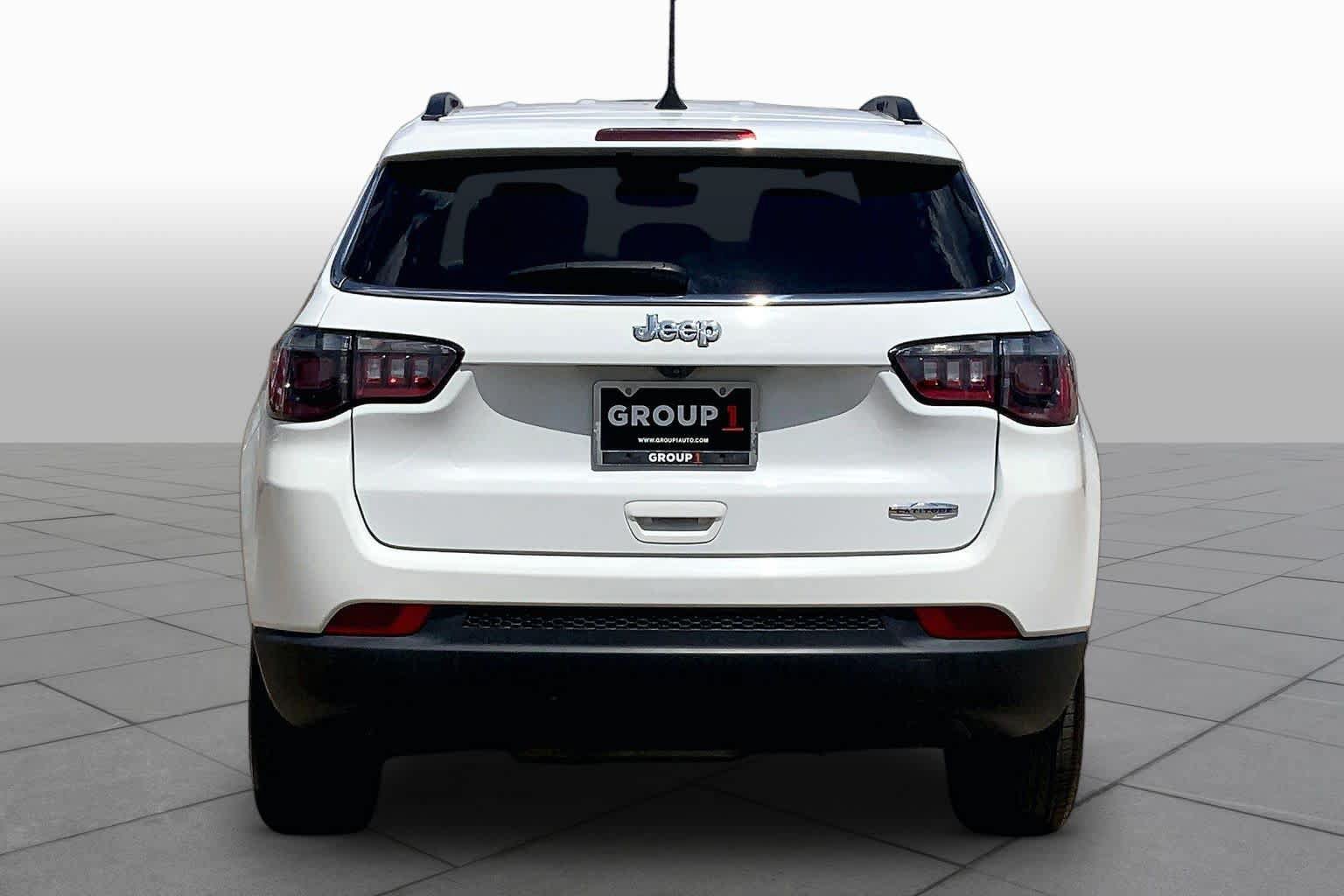 Used 2022 Jeep Compass Latitude FWD image 5
