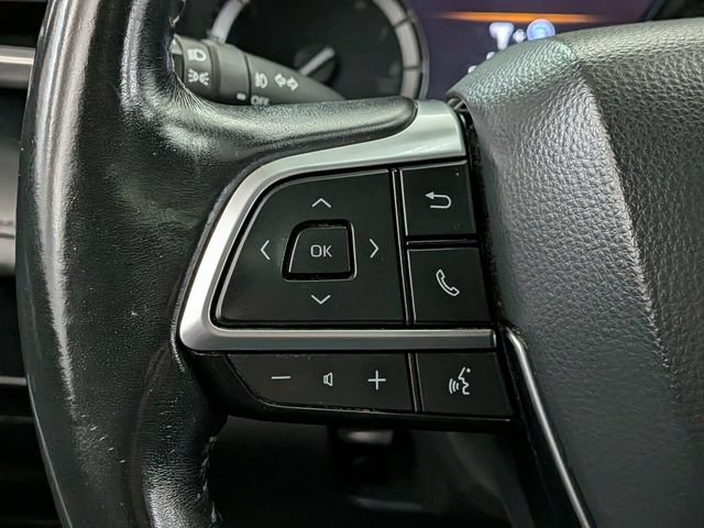 Used 2021 Toyota Highlander XLE AWD/4WD image 34