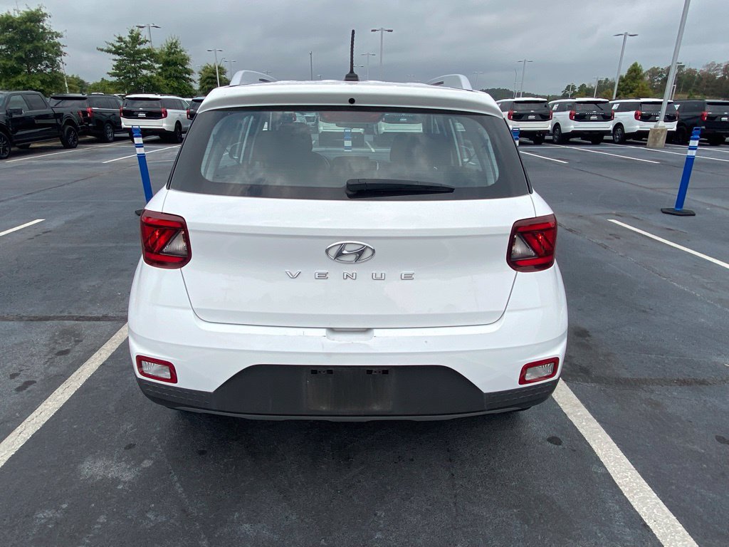 Used 2025 Hyundai Venue SEL FWD image 6