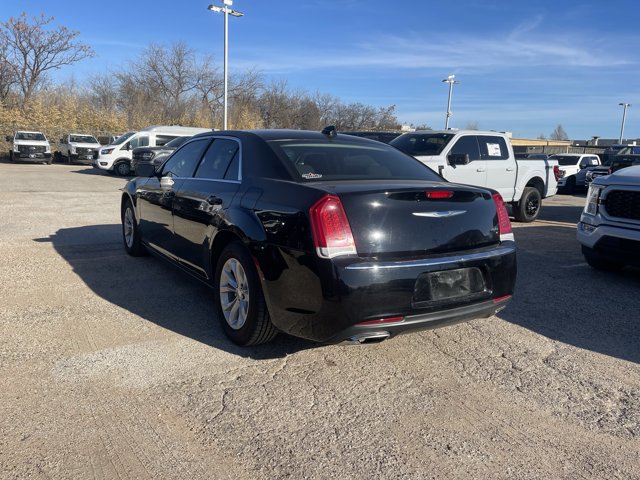 Used 2022 Chrysler 300 Touring image 2