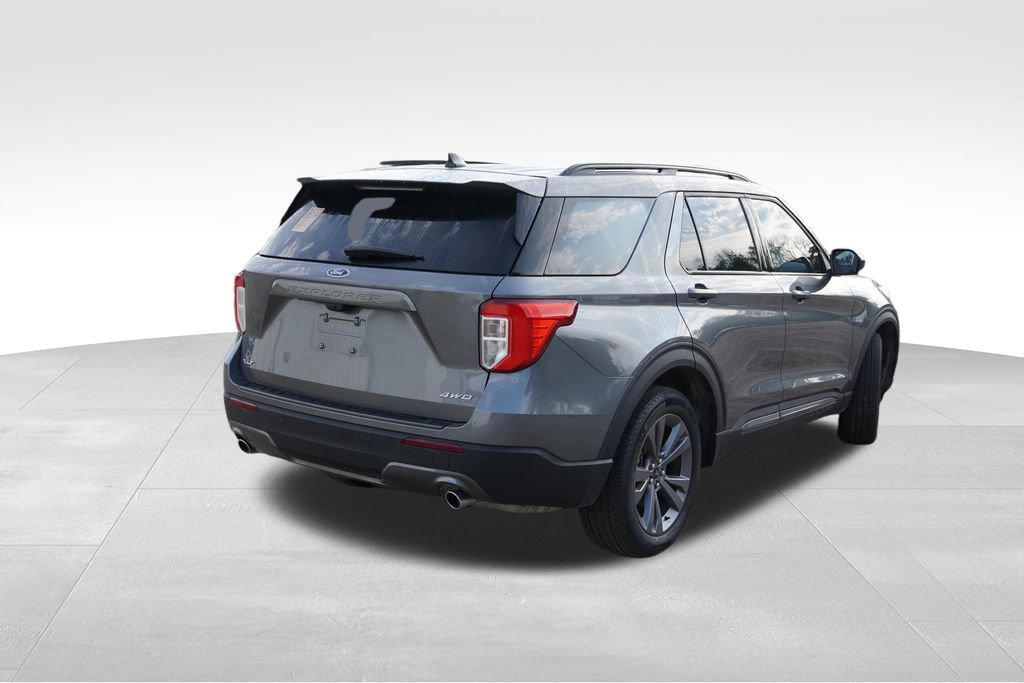 Certified 2024 Ford Explorer XLT w/ Equipment Group 202A AWD/4WD image 3