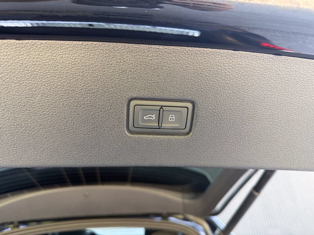 Used 2022 Audi Q8 Premium Plus AWD/4WD image 29