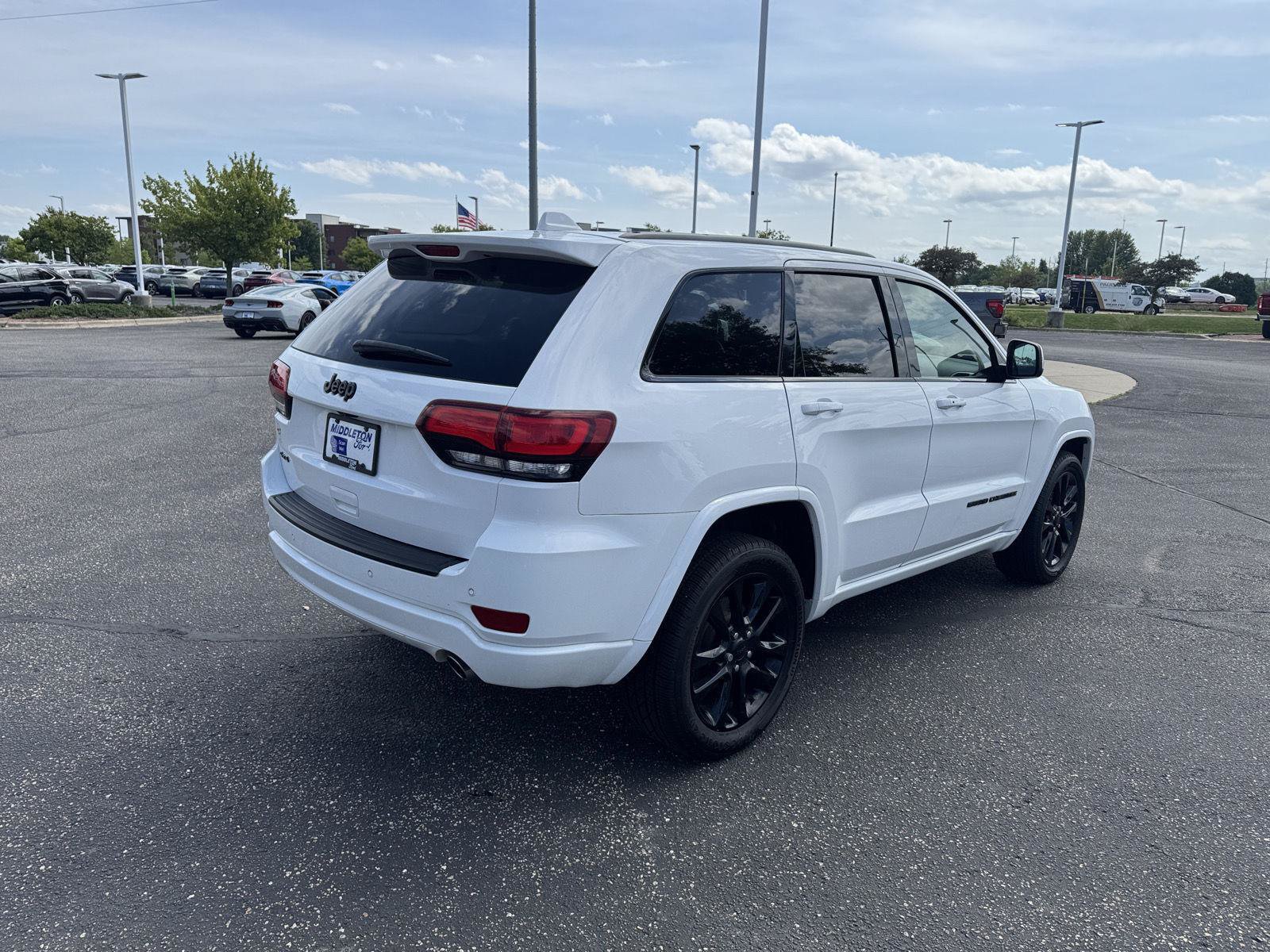 Used 2020 Jeep Grand Cherokee Altitude AWD/4WD image 7