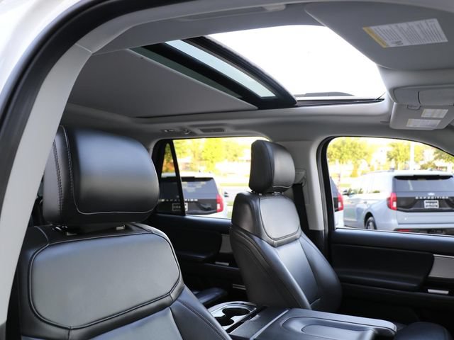 Certified 2025 Ford Expedition Active AWD/4WD image 10