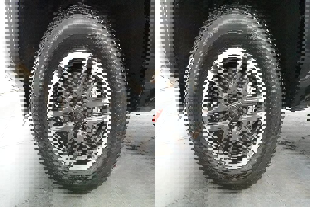 Used 2025 Toyota Tacoma TRD Sport image 32