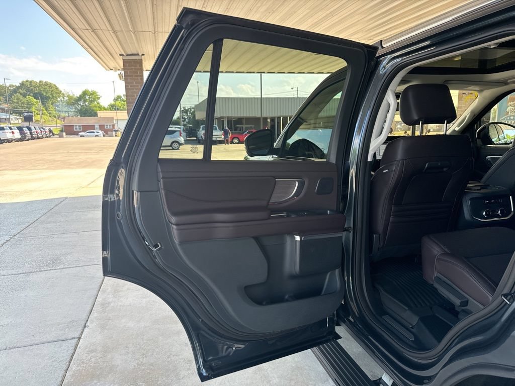 Certified 2025 Ford Expedition Platinum w/ Platinum Ultimate Package AWD/4WD image 21