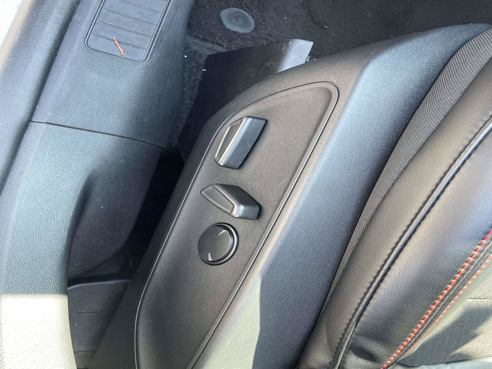 Certified 2025 Ford Escape ST-Line Select AWD/4WD image 18