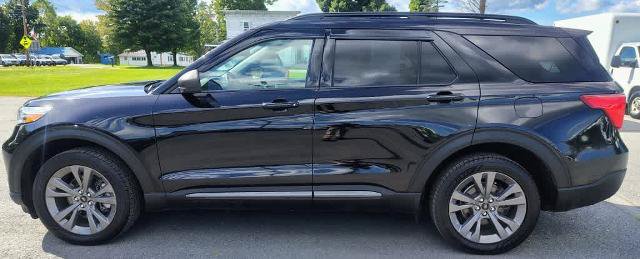 Certified 2021 Ford Explorer XLT w/ Equipment Group 202A AWD/4WD image 4