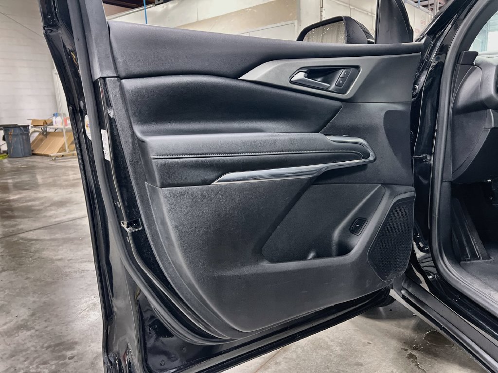 Used 2025 Chevrolet Traverse LT FWD image 15
