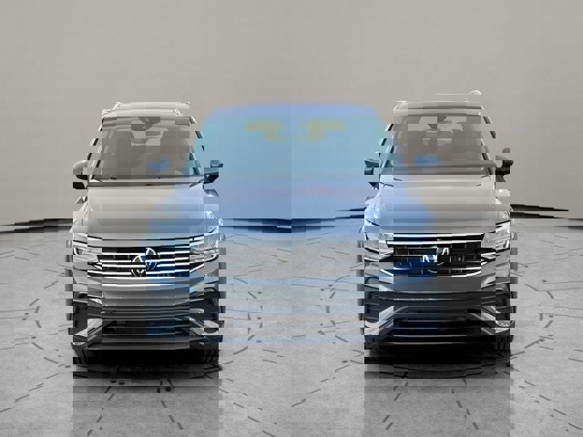 Used 2024 Volkswagen Tiguan SE w/ Panoramic Sunroof Package image 13