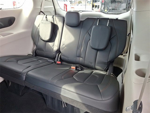 Used 2020 Chrysler Pacifica Touring-L Plus image 10