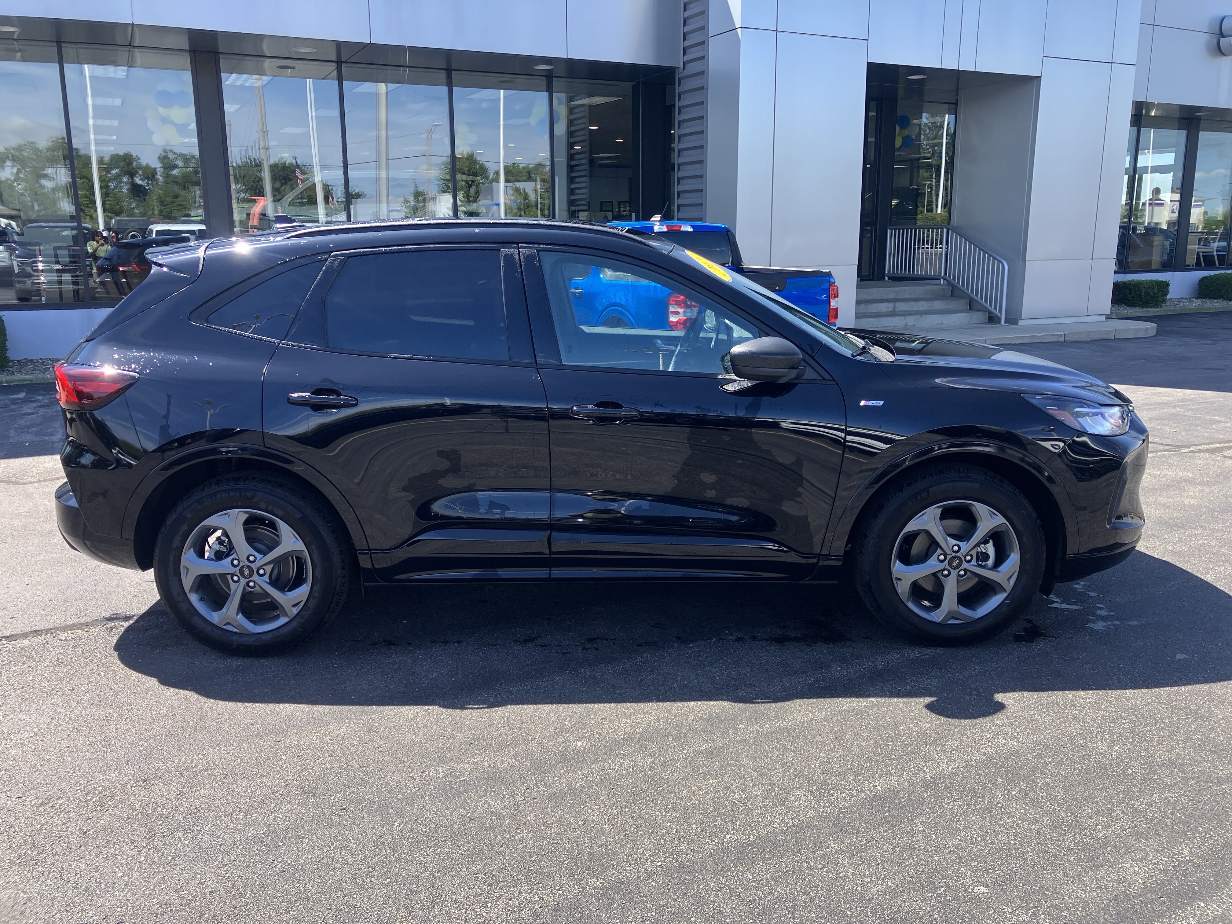 Certified 2023 Ford Escape ST-Line w/ Tech Pack #1 AWD/4WD image 8