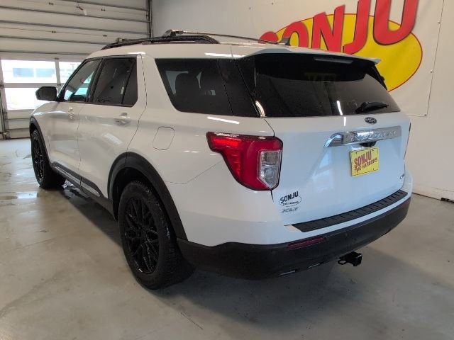 Certified 2021 Ford Explorer XLT image 3