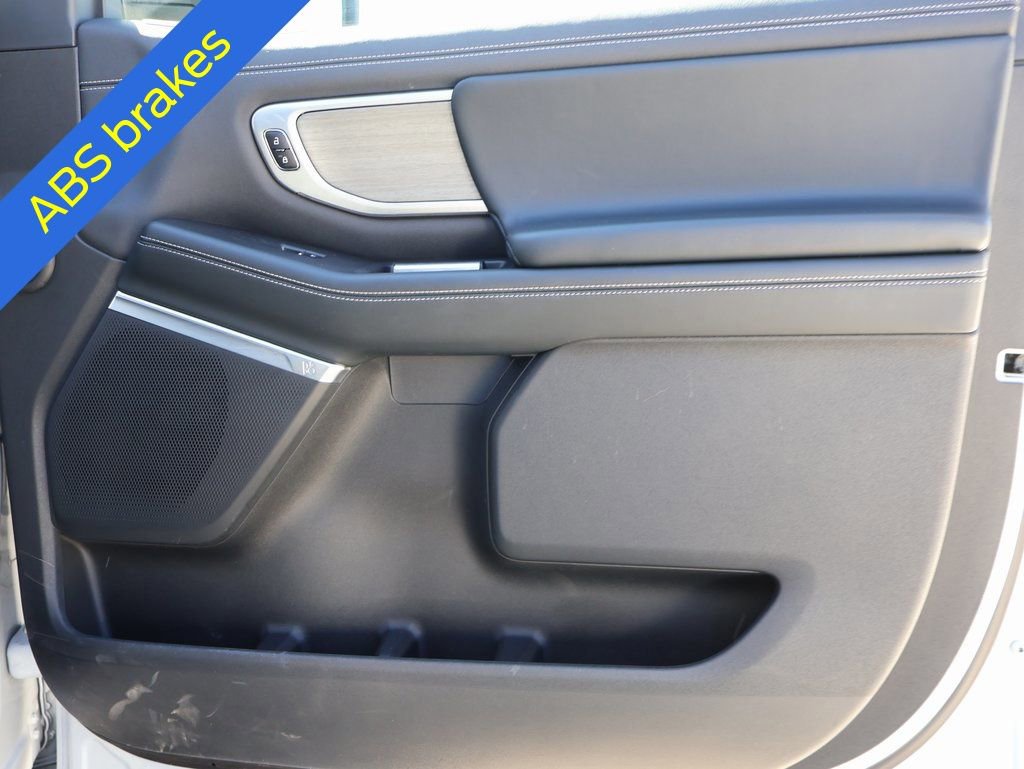 Certified 2025 Ford Expedition Platinum image 8