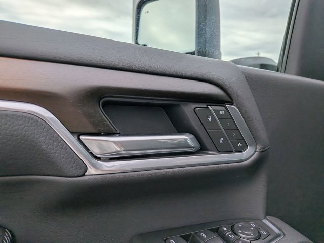 Used 2025 GMC Sierra 2500 Denali w/ Technology Package AWD/4WD image 13