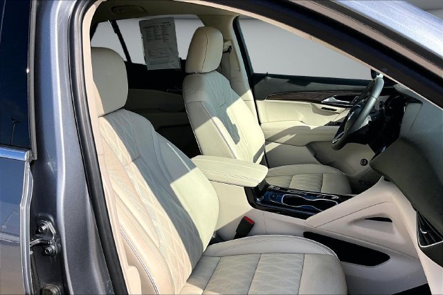 Used 2021 Buick Envision Avenir w/ Technology Package II AWD/4WD image 29