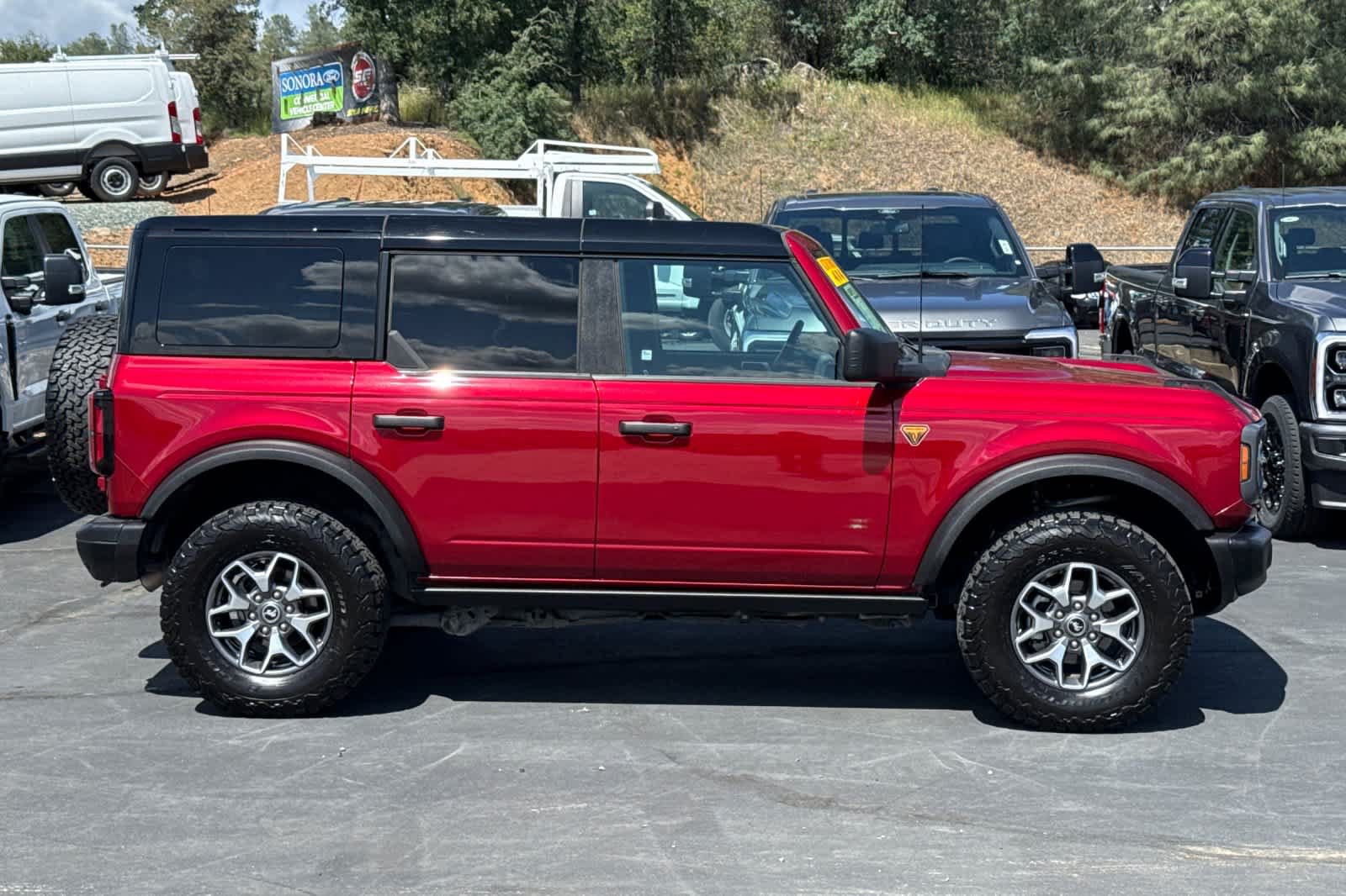 Certified 2025 Ford Bronco Badlands AWD/4WD image 3
