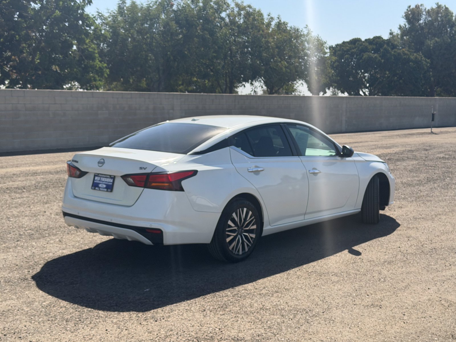Used 2024 Nissan Altima 2.5 SV FWD image 3