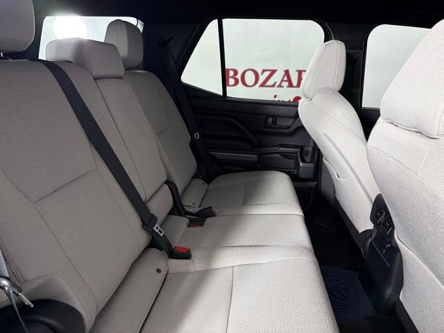 Used 2025 Toyota 4Runner SR5 AWD/4WD image 18