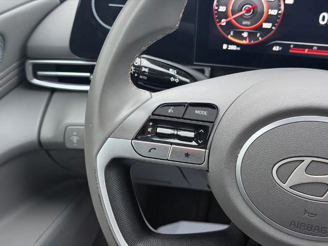 Used 2025 Hyundai Elantra SEL image 16