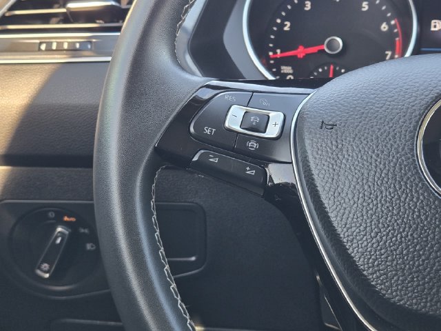 Used 2021 Volkswagen Tiguan SE w/ Panoramic Sunroof Package FWD image 26