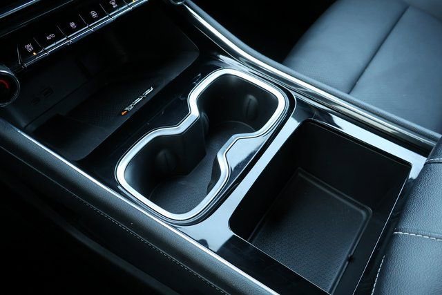 Used 2025 Chevrolet Traverse LT image 34