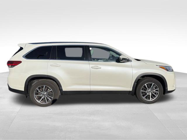 Used 2019 Toyota Highlander XLE AWD/4WD image 11