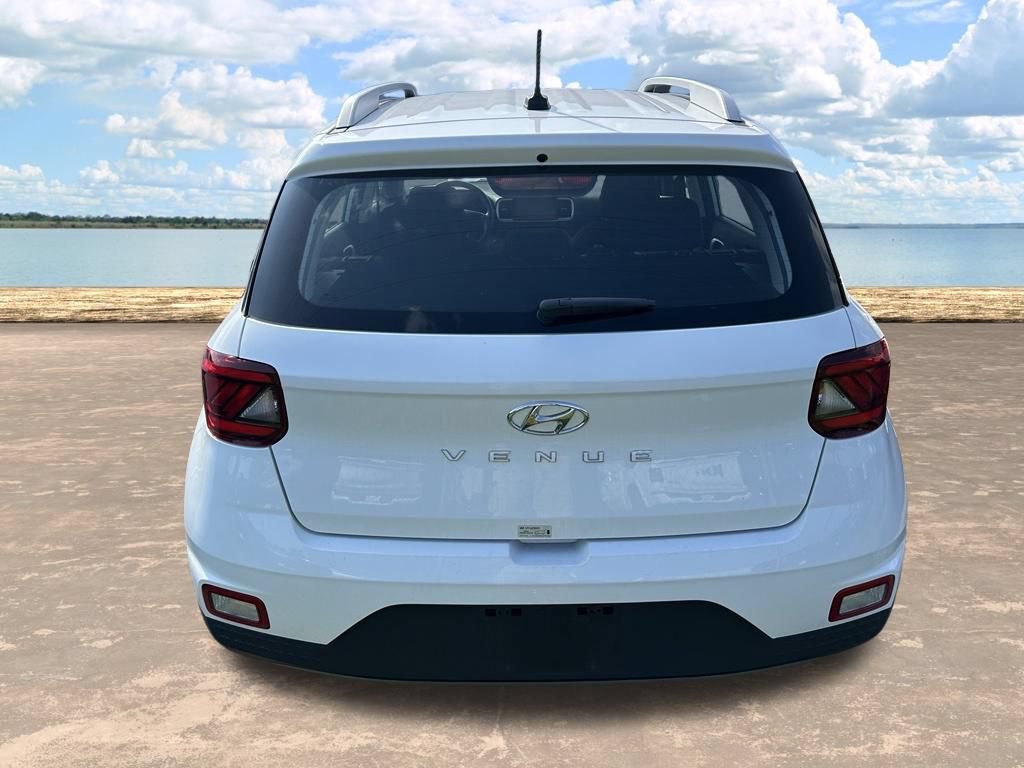 Used 2025 Hyundai Venue SEL FWD image 8
