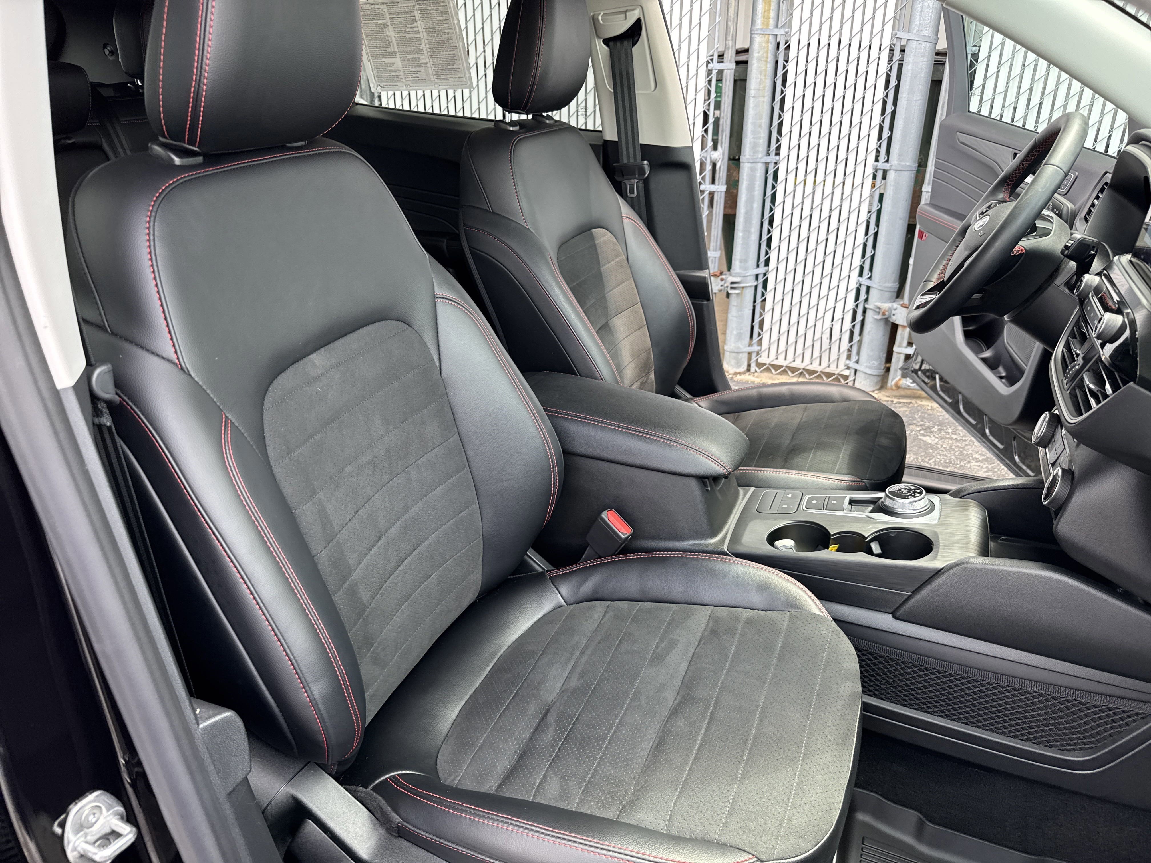 Certified 2022 Ford Escape SEL w/ SEL Stealth AWD Package image 30