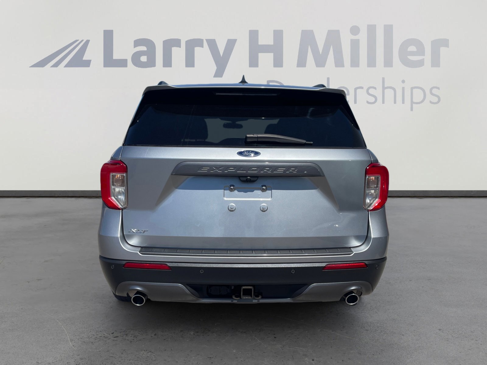 Certified 2022 Ford Explorer XLT w/ Equipment Group 202A image 4