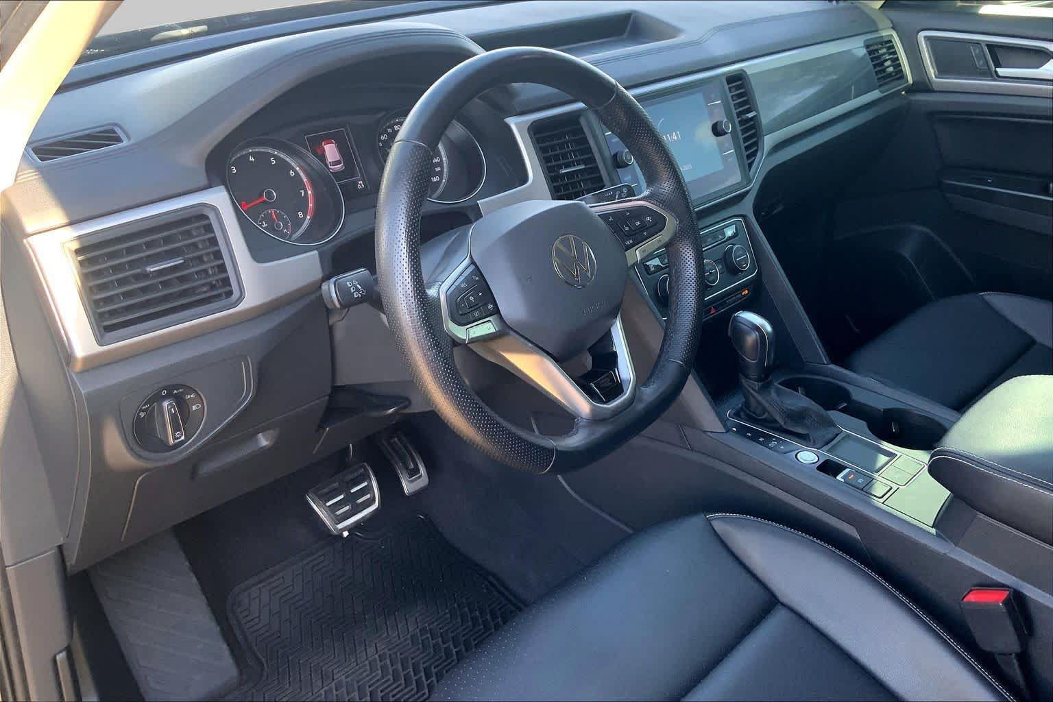 Used 2021 Volkswagen Atlas SE w/ Panoramic Sunroof Package FWD image 17