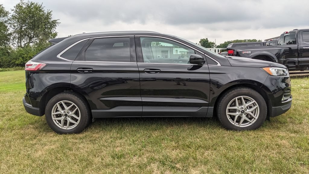 Certified 2024 Ford Edge SEL w/ Convenience Package AWD/4WD image 2