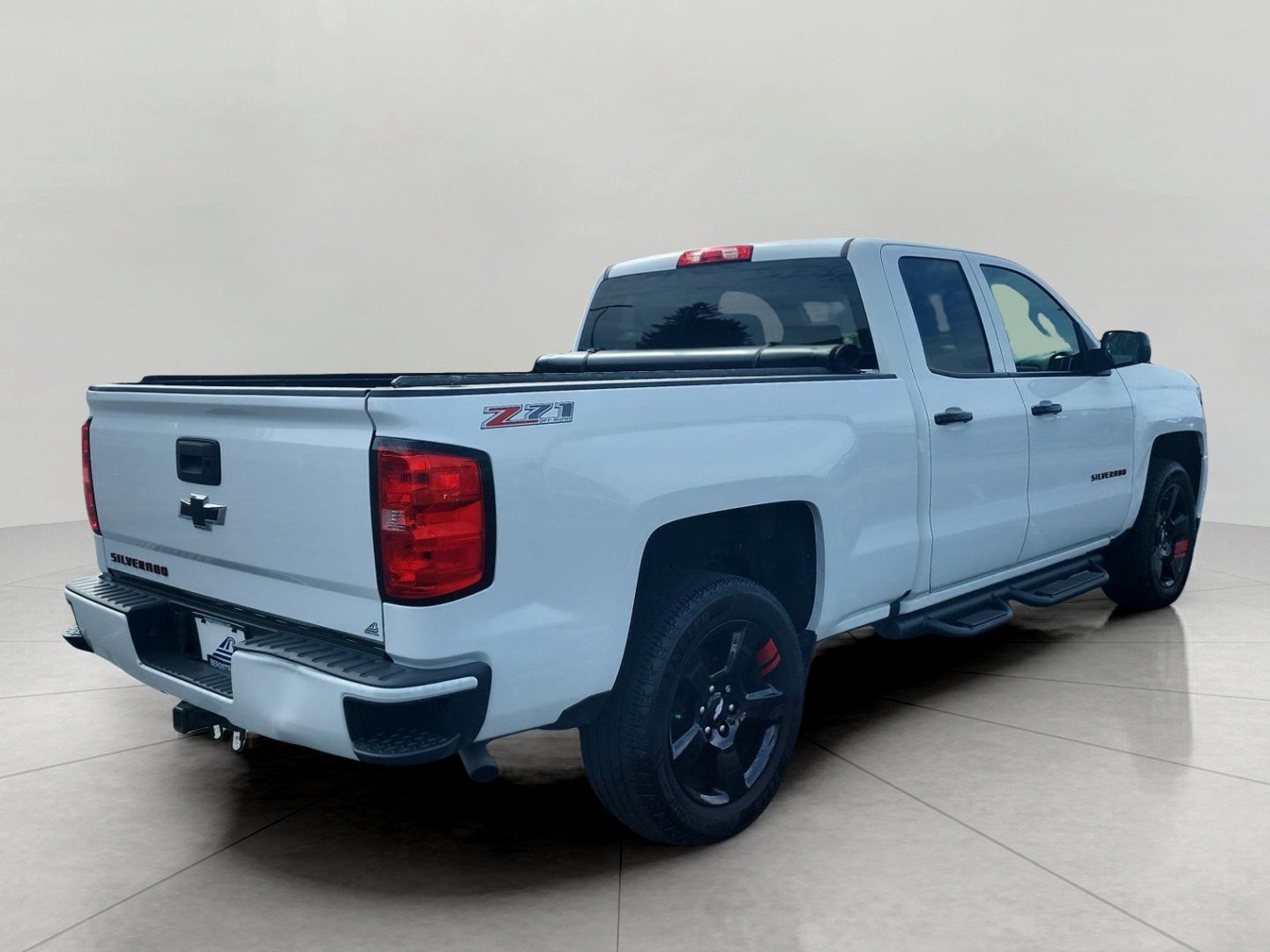 Used 2017 Chevrolet Silverado 1500 LT w/ Redline Edition AWD/4WD image 9