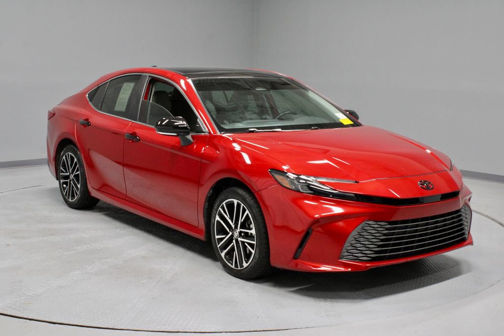 Used 2025 Toyota Camry XLE AWD/4WD image 1