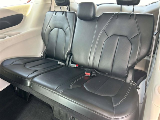 Used 2024 Chrysler Pacifica Touring-L image 19