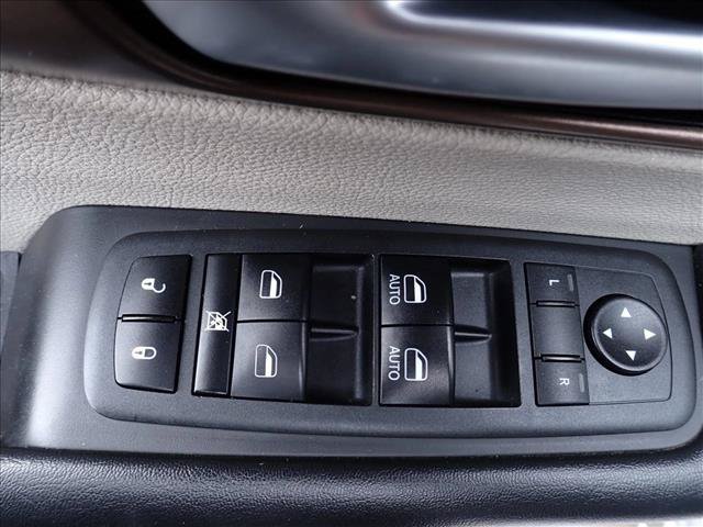 Used 2018 Chrysler Pacifica Touring-L FWD image 15