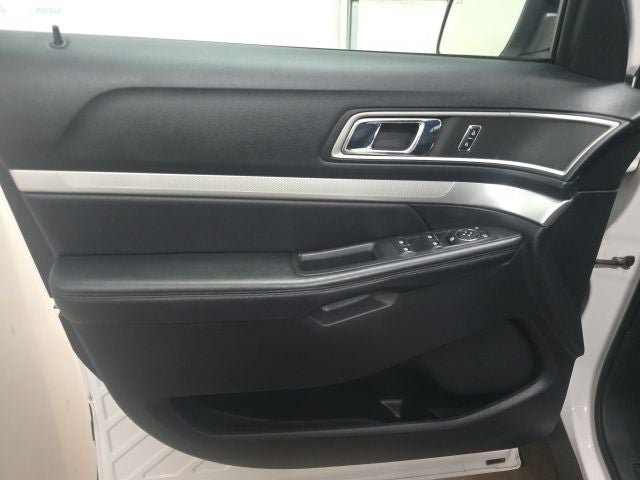 Certified 2017 Ford Explorer XLT w/ Equipment Group 202A AWD/4WD image 19