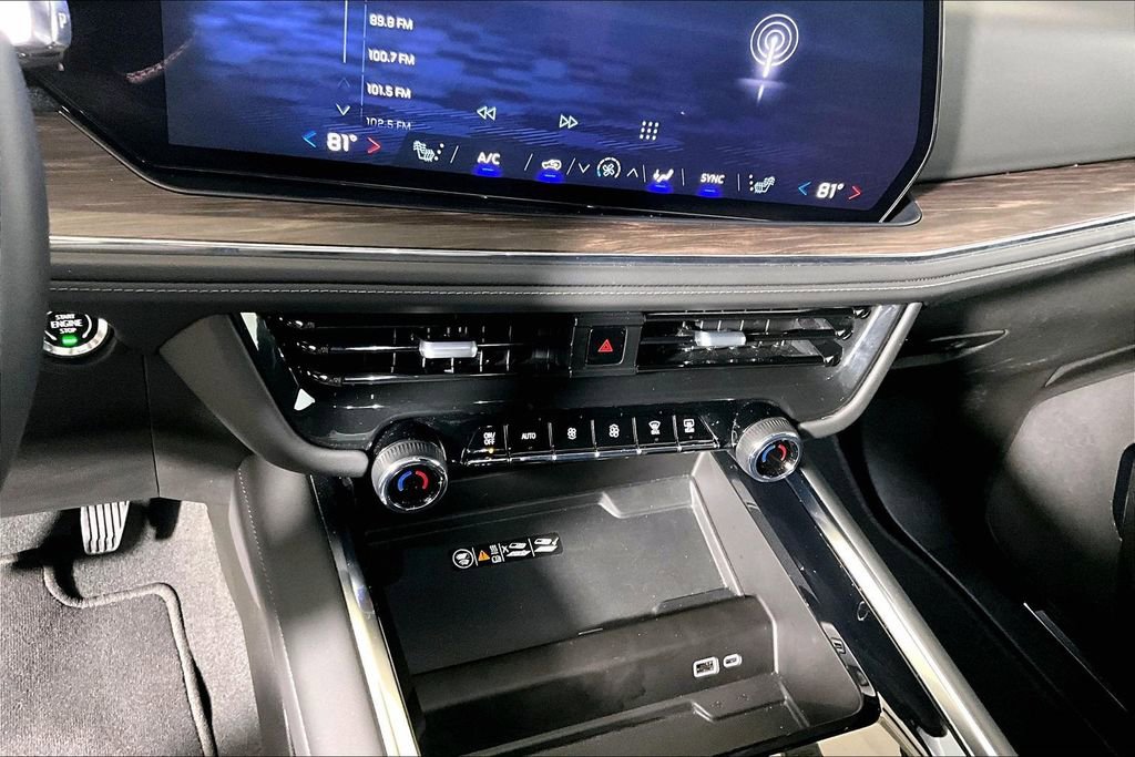 Used 2025 Chevrolet Suburban Z71 image 25