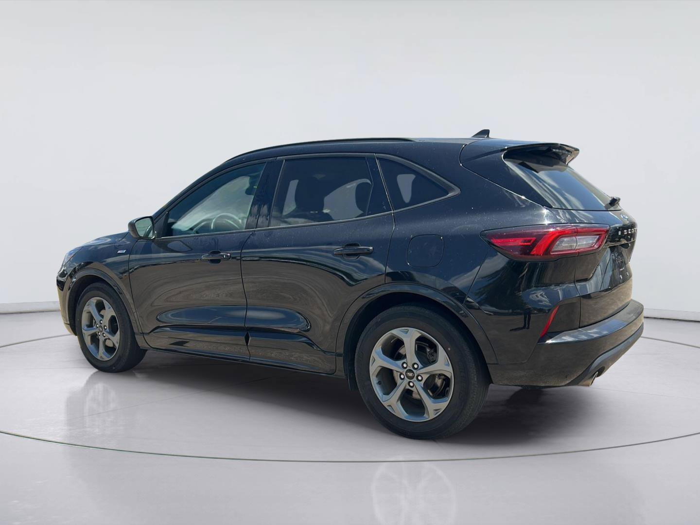 Certified 2023 Ford Escape ST-Line FWD image 4