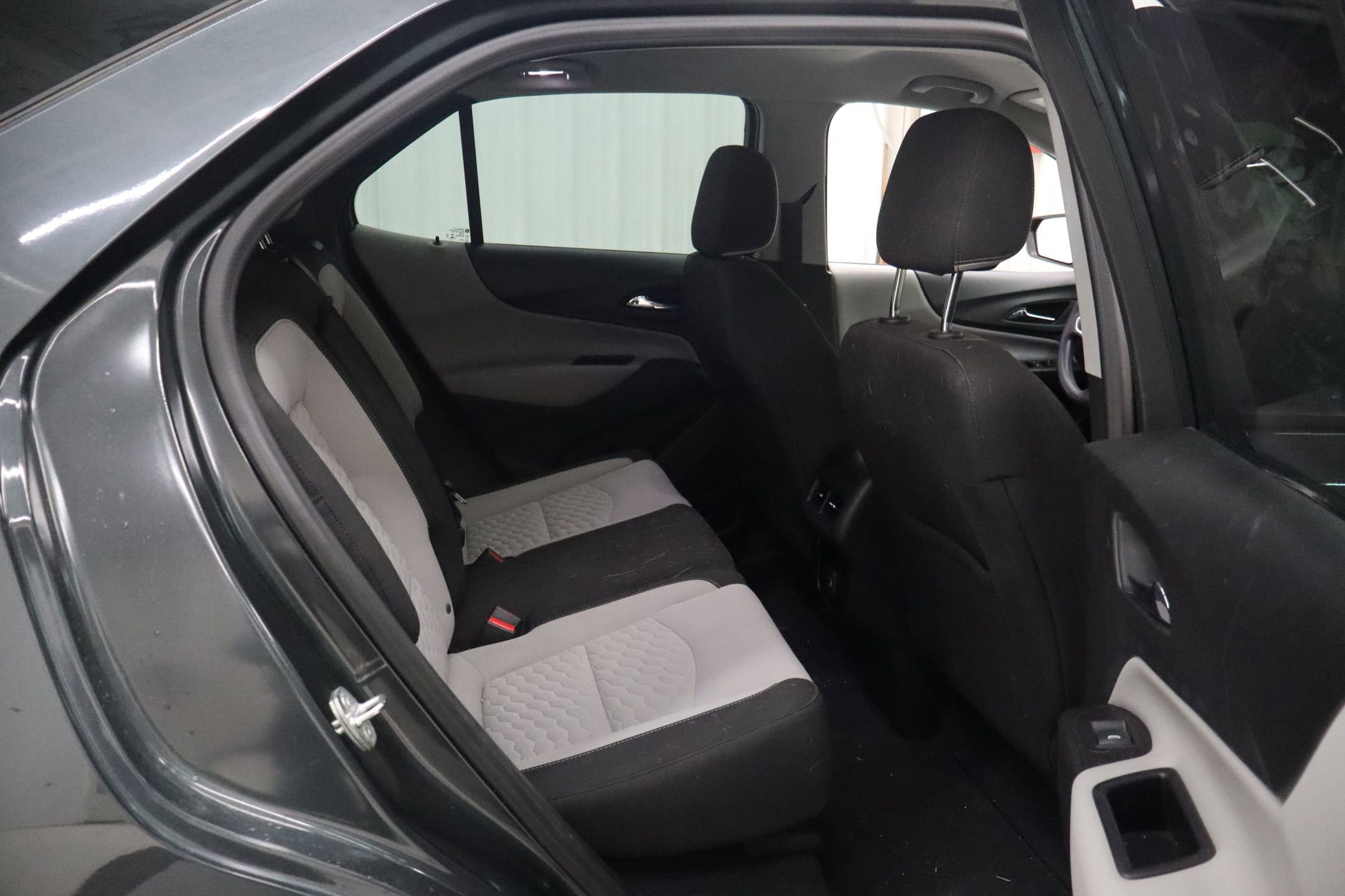 Used 2020 Chevrolet Equinox LS image 28